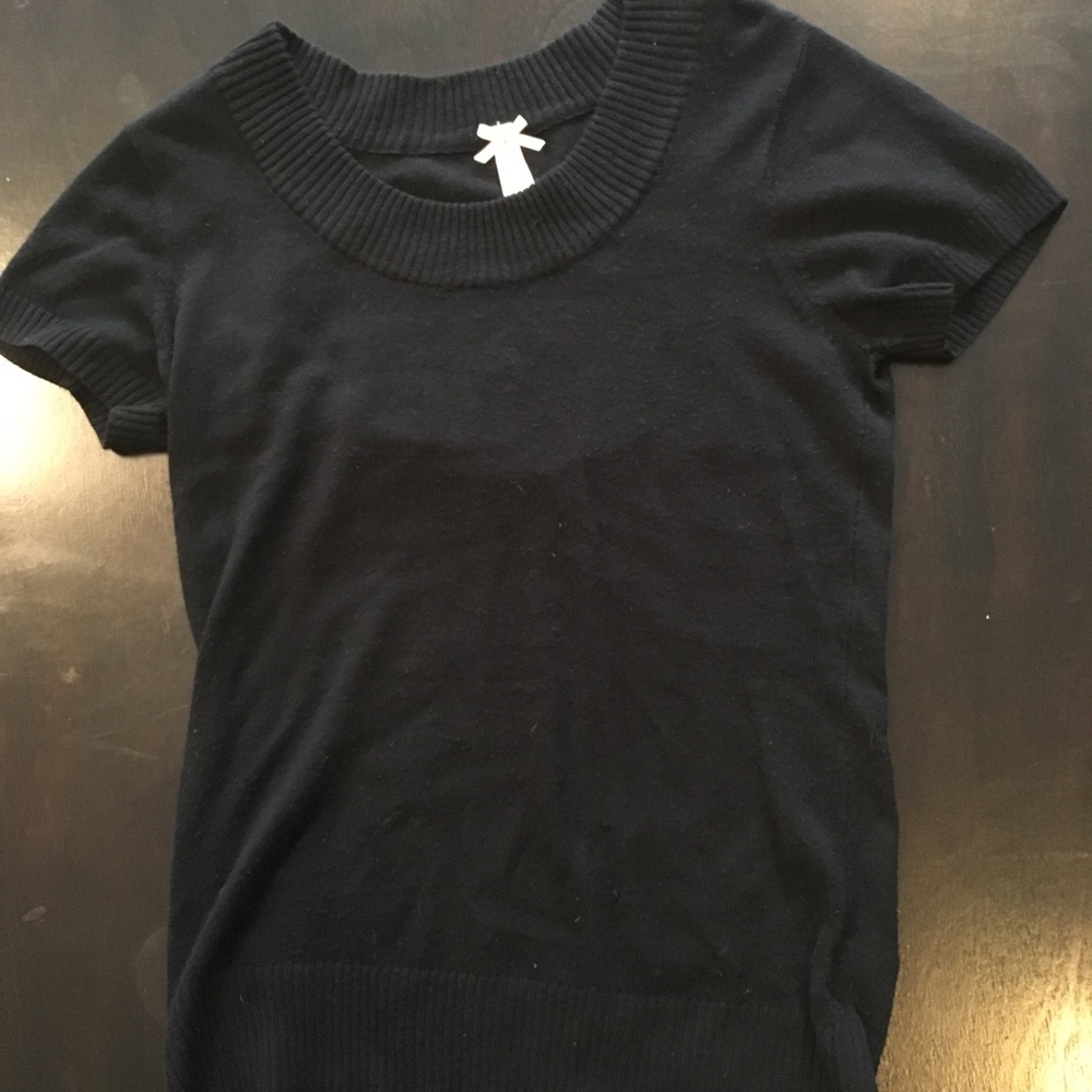 Short sleeve sweater